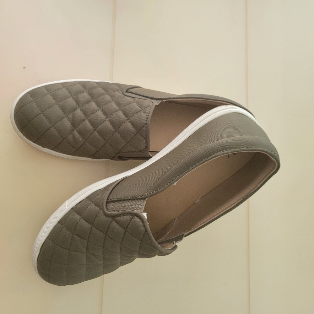 A New Day quilted slip ons womens size 8.5